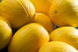 Oferta de fruta graúda continua elevada na Ceagesp