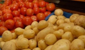 HORTIFRUTI/CEPEA: Começa a faltar batata e tomate no mercado