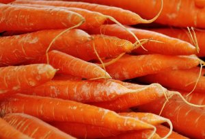 CENOURA/CEPEA: Sem cenouras: preços têm leve queda em MG, mas seguem disparados